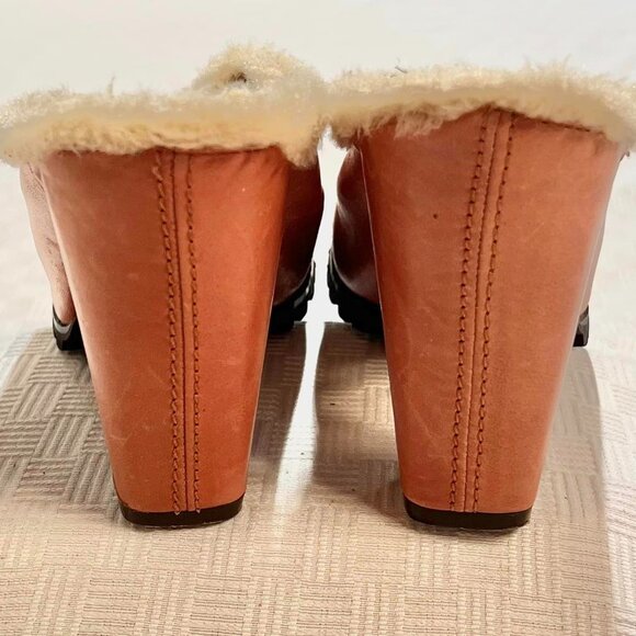Size 8.5 Medium XOXO Dark Tan Leather Saddle Clogs with Fur Edge & Microsuede In - Picture 7 of 11